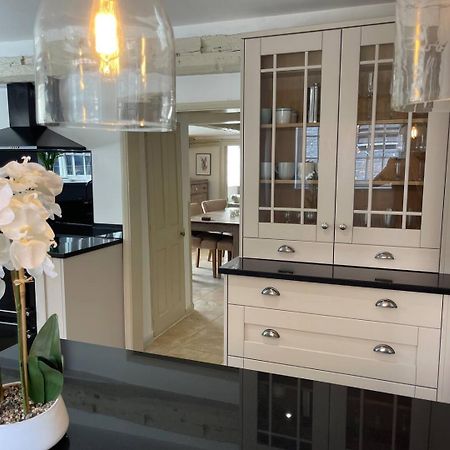 Elegant Oak Beamed House In Pretty Village - Cambridge Homehost Buckden  ภายนอก รูปภาพ