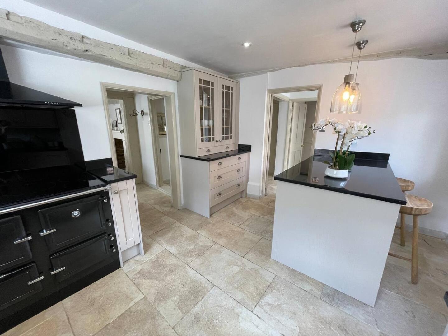 Elegant Oak Beamed House In Pretty Village - Cambridge Homehost Buckden  ภายนอก รูปภาพ