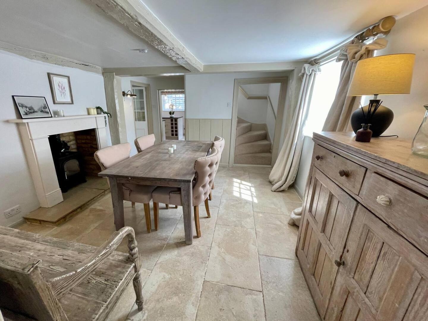 Elegant Oak Beamed House In Pretty Village - Cambridge Homehost Buckden  ภายนอก รูปภาพ