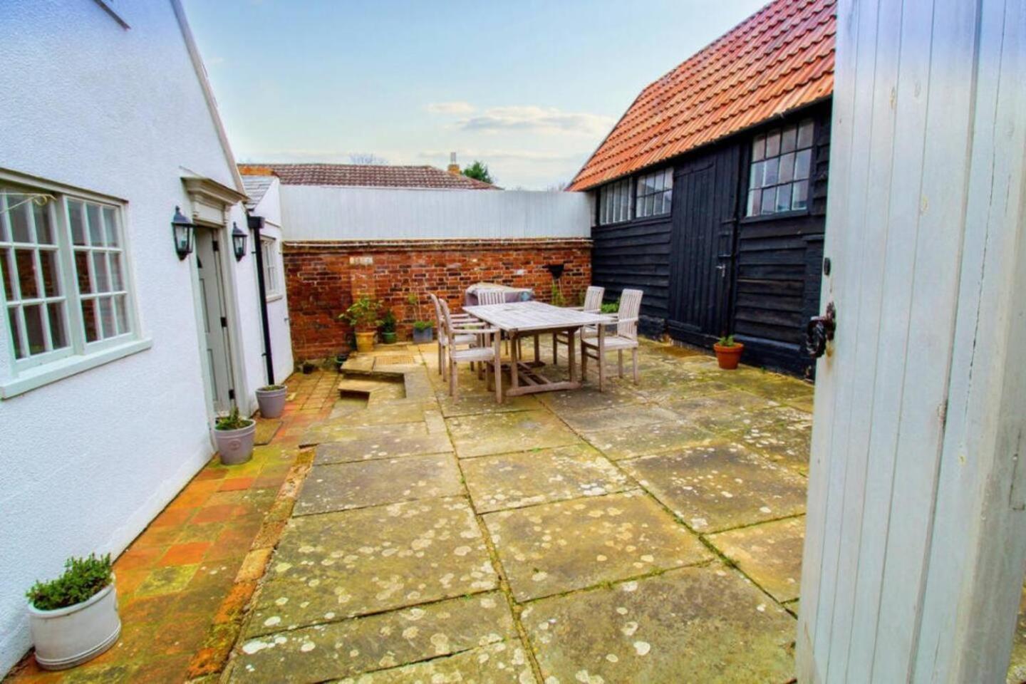 Elegant Oak Beamed House In Pretty Village - Cambridge Homehost Buckden  ภายนอก รูปภาพ