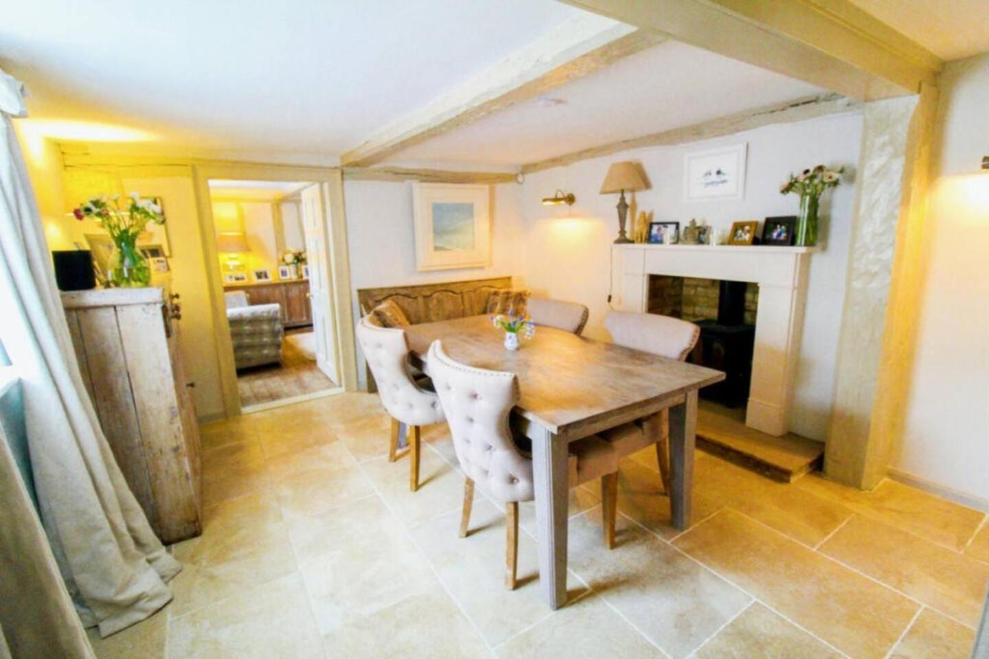 Elegant Oak Beamed House In Pretty Village - Cambridge Homehost Buckden  ภายนอก รูปภาพ
